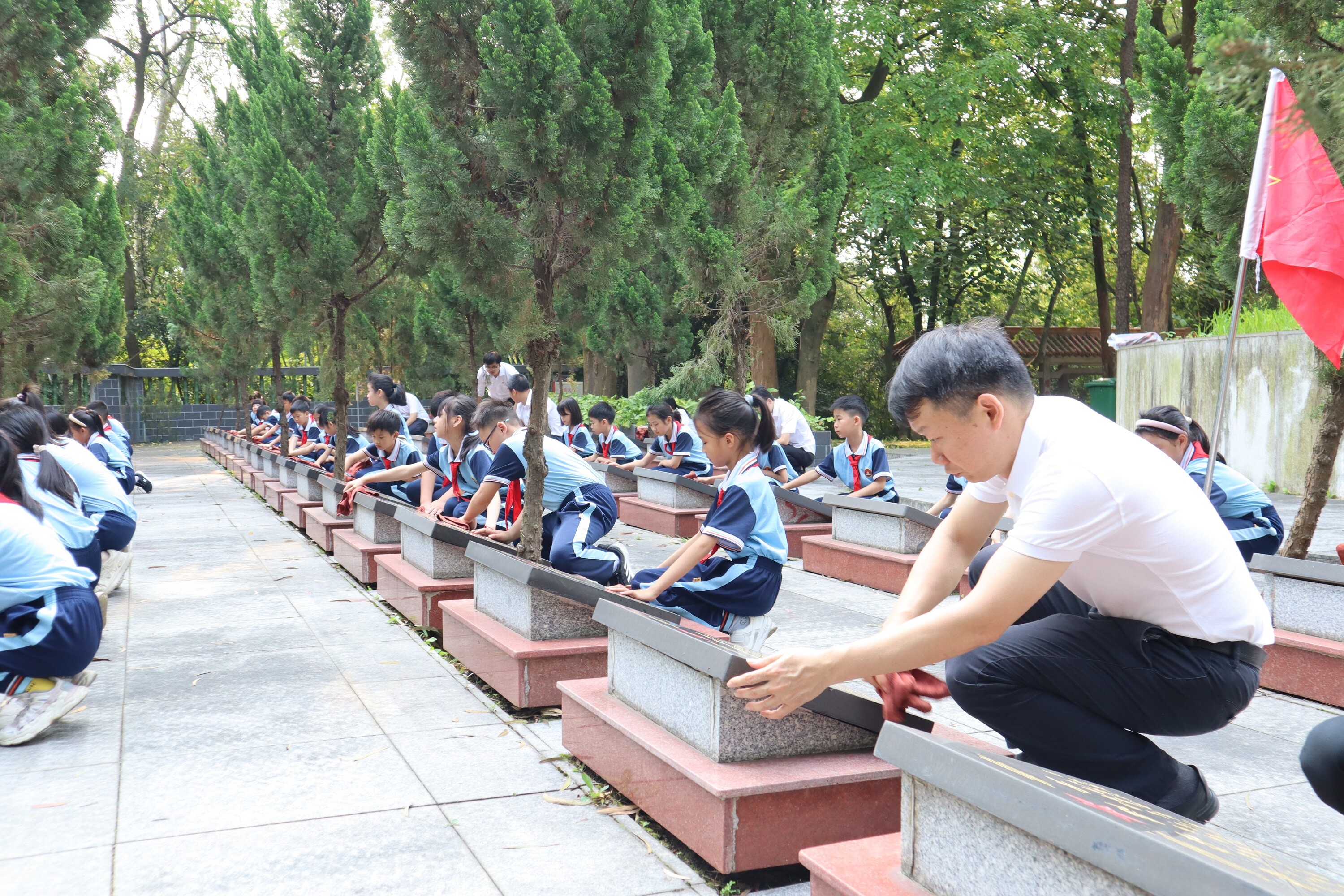 4.2新聞草稿-【我們的節(jié)日?精神的家園】2024年郁南縣開展“清明祭哀思 共緬英烈魂”祭掃活動.doc_2