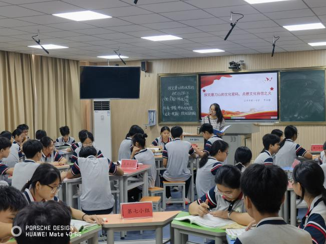 “融”鄉(xiāng)土之韻“育”思政之花——云浮市初中思政課優(yōu)秀教學(xué)課例展示(郁南場(chǎng)次)暨鄉(xiāng)士資源融入教學(xué)專題培訓(xùn)活動(dòng)圓滿舉行1.png